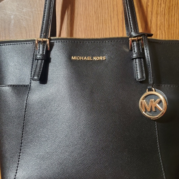 Like New michael kors black leather - Picture 4 of 10